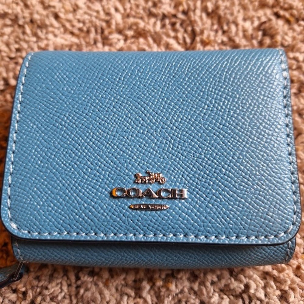 Small Coach Cross Grain Tri Fold Wallet in Blue with Silver Logo - NEW! UNUSED.